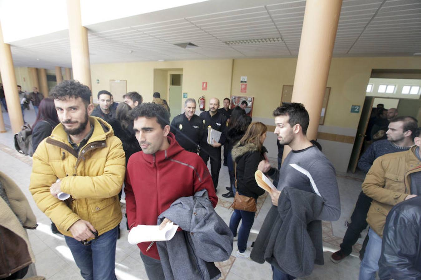 La facultad de Derecho acogió los exámenes al CNP con 600 opositores convocados