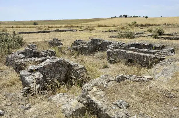 Imagen de las ruinas romanas de La Cocosa tomada en 2011. :: hoy