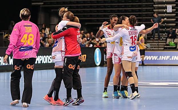 Las 'guerreras' celebran su victoria ante Eslovenia.