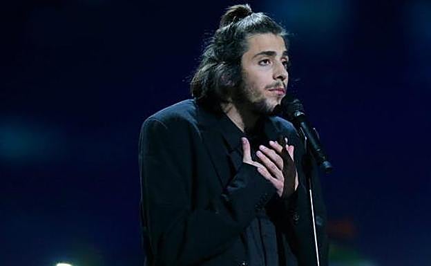 Salvador Sobral se recupera en cuidados intensivos tras un trasplante de corazón