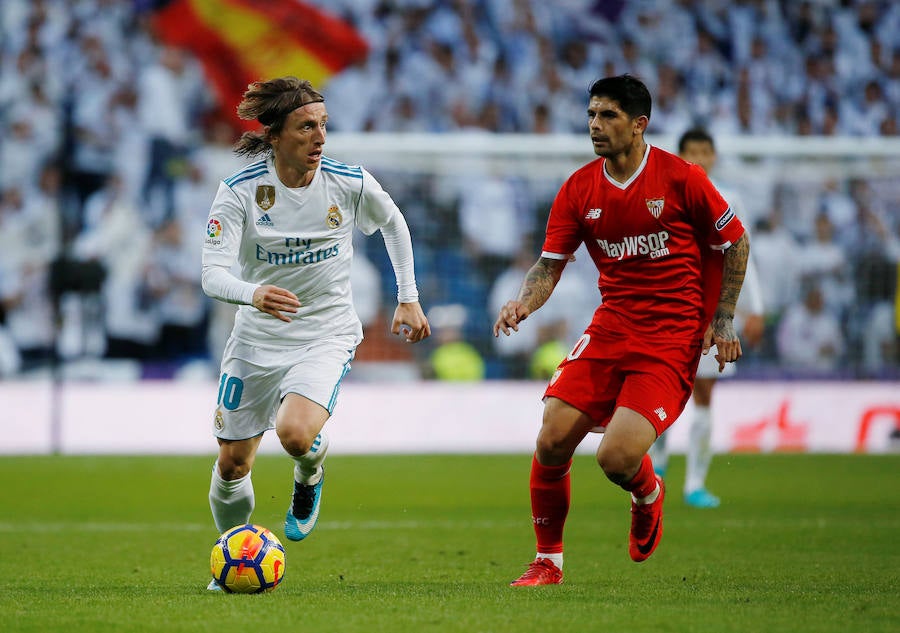 El Real Madrid golea al Sevilla por 5-0 en la primera parte del duelo correspondiente a la jornada 15. Nacho abrió la lata y Cristiano marcó un doblete. Kroos se sumó a la fiesta con un derechazo y Achraf anotó tras una carrera por banda derecha.