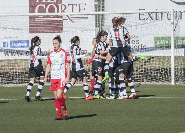 El Santa Teresa solo ha conseguido mantener su portería a cero en El Vivero ante el Espanyol. :: Pakopí