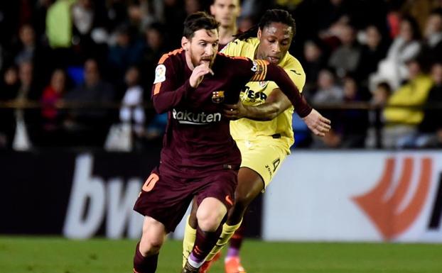 Messi, perseguido por Semedo. 