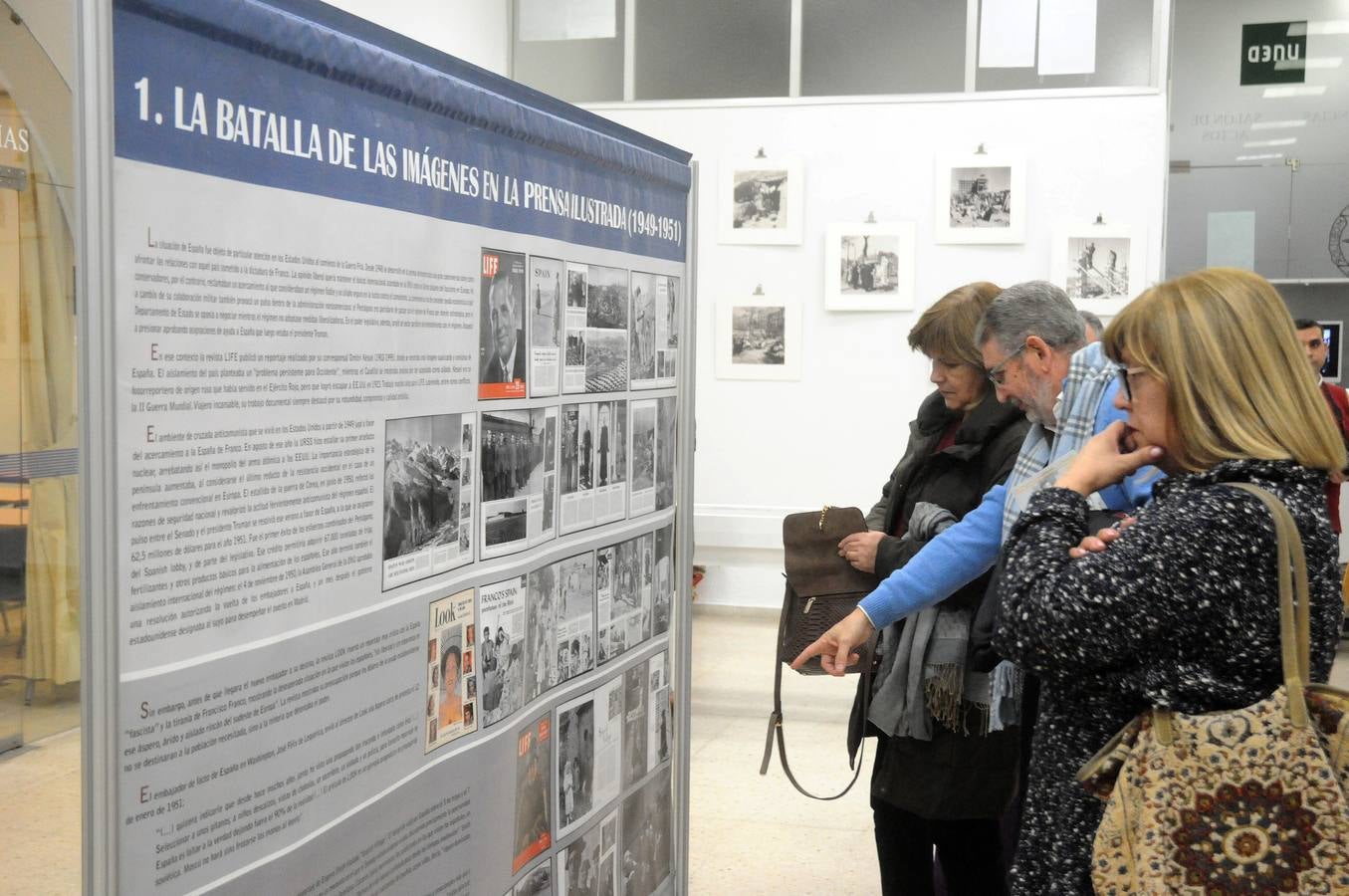 Ya se puede ver en la sala de exposiciones del centro asociado de la UNED de Mérida la exposición ‘Fotógrafos americanos en España. Batalla de las imágenes en la prensa ilustrada (1949-1951).Se puede visitar hasta el próximo 20 de enero.