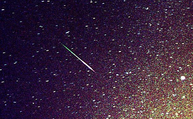 Imagen de archivo de una lluvia de estrellas de Leónidas.
