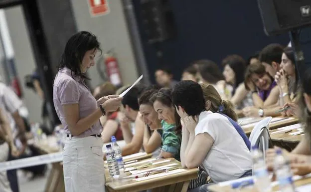 Opositores antes de los exámenes de junio de 2010 de Administración general de la Junta.