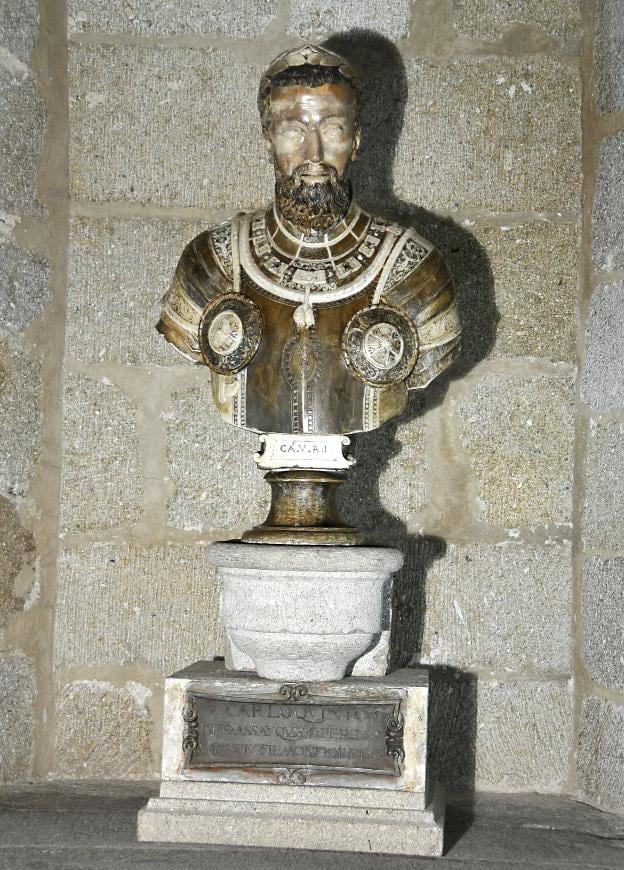 El busto de Carlos V, en el Palacio del Marqués de Mirabel. :: d. palma
