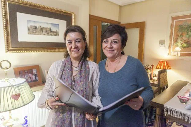 Amparo Regodón y Antonia Carrasco son las responsables del coro Francisco de Sande. :: jorge rey