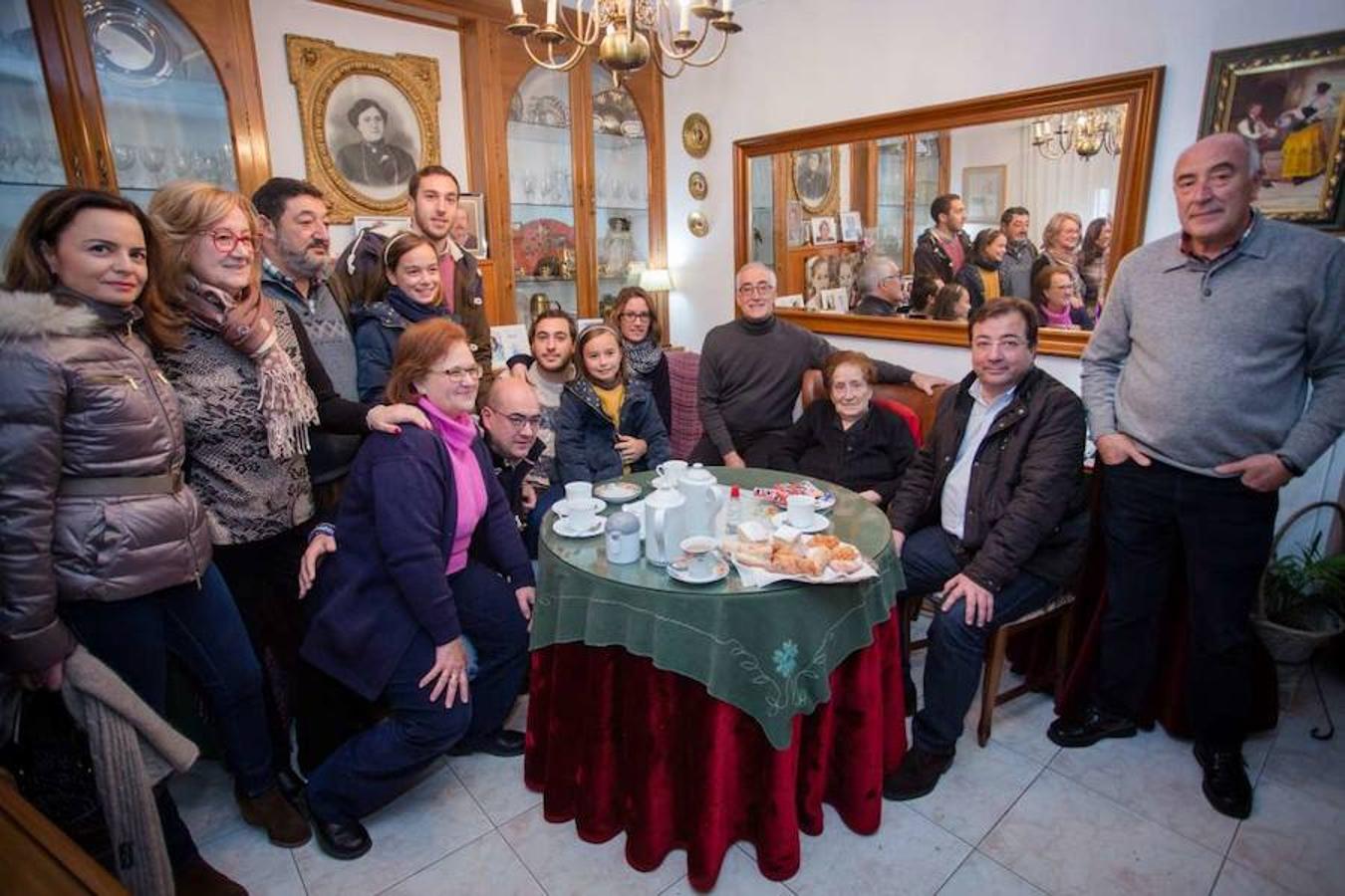 Carmen González Lobato, vecina de Valencia del Ventoso, celebra cien años con un homenaje