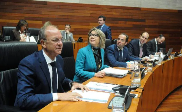 El presidente del PP extremeño, José Antonio Monago, en el pleno de la Asamblea donde se rechazó su enmienda a la totalidad de los presupuestos