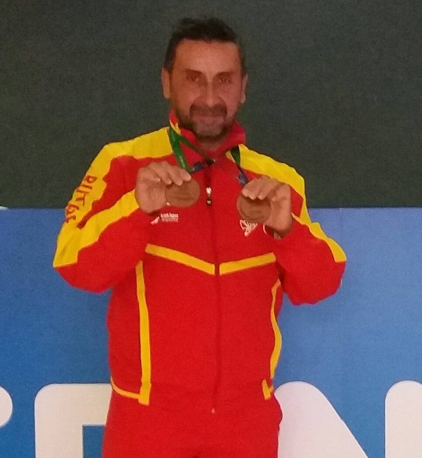 Tenis de mesa adaptado. Juan Bautista Pérez. A sus títulos nacionales, suma un bronce individual y por equipos en el Europeo de Eslovenia y un bronce por equipos en el Mundial de Bratislava