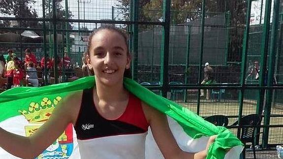 Pádel. La cacereña Lorena Rufo se proclamó campeona del mundo junior por selecciones en el Mundial de Menores y subcampeona de España junior.