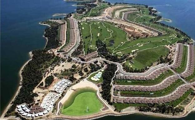 Vista aérea del complejo de lujo Marina Isla de Valdecañas: HOY