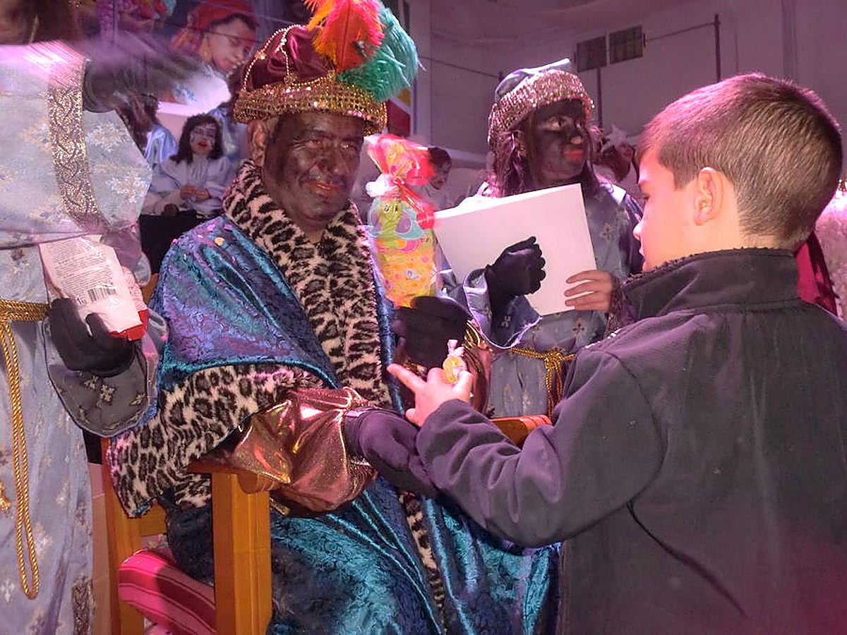 Los Reyes recibieron a los niños de Moraleja en la Nave del Trigo.