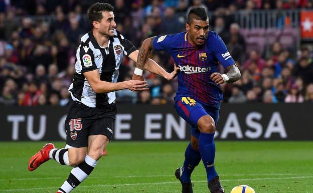 Paulinho, en un lance ante Postigo.