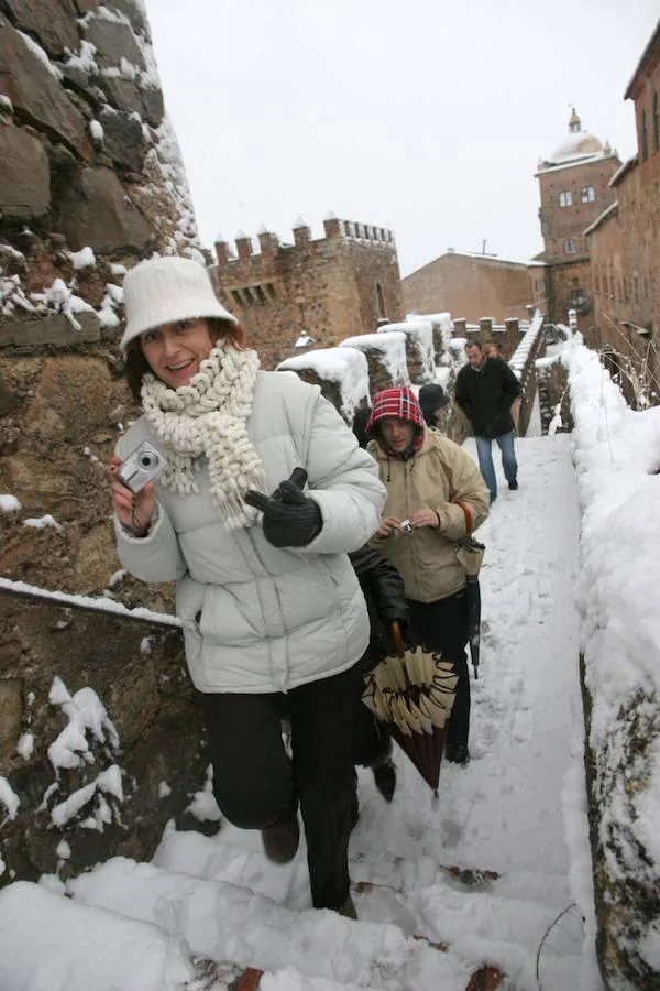 El 10 de enero de 2010 la mayor parte de Extremadura se cubrió de blanco. En la imagen, la parte antigua de Cáceres.