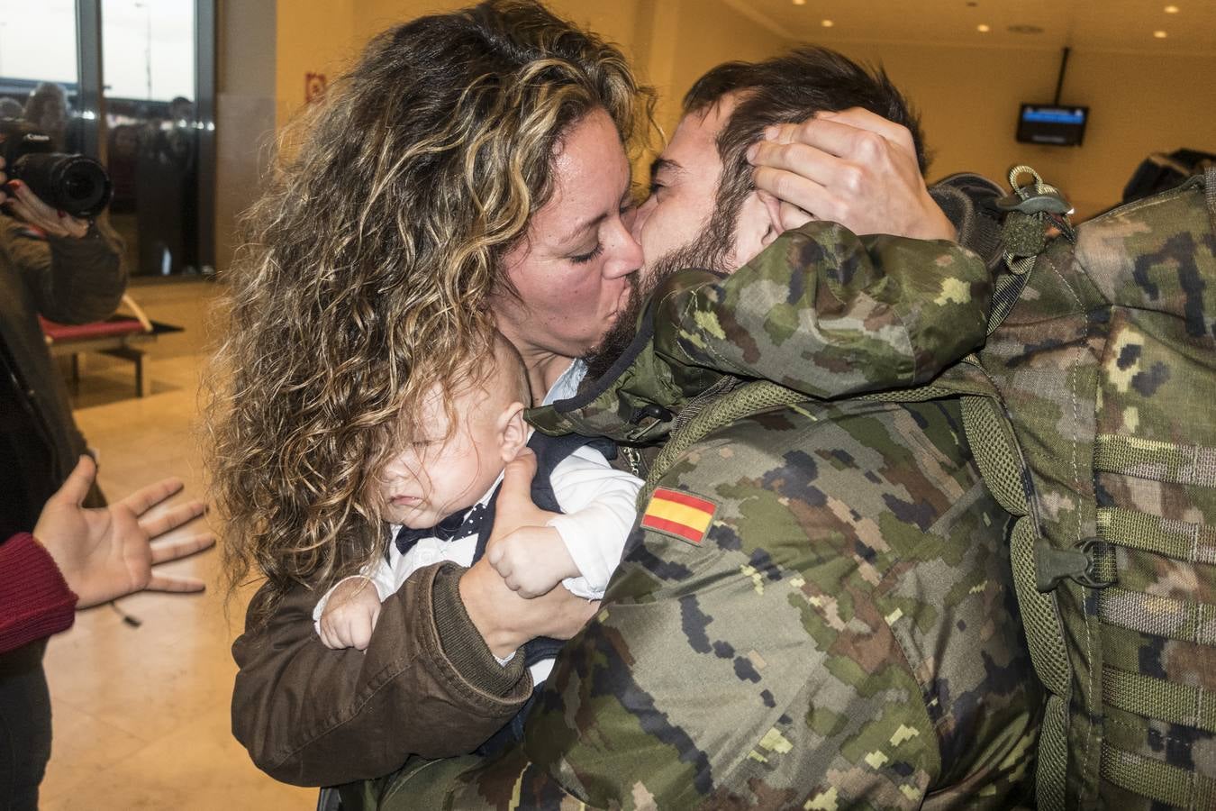 Los primeros militares de la Brigada Extremadura regresan de Letonia el mismo día que se despide el general jefe Francisco Dacoba 