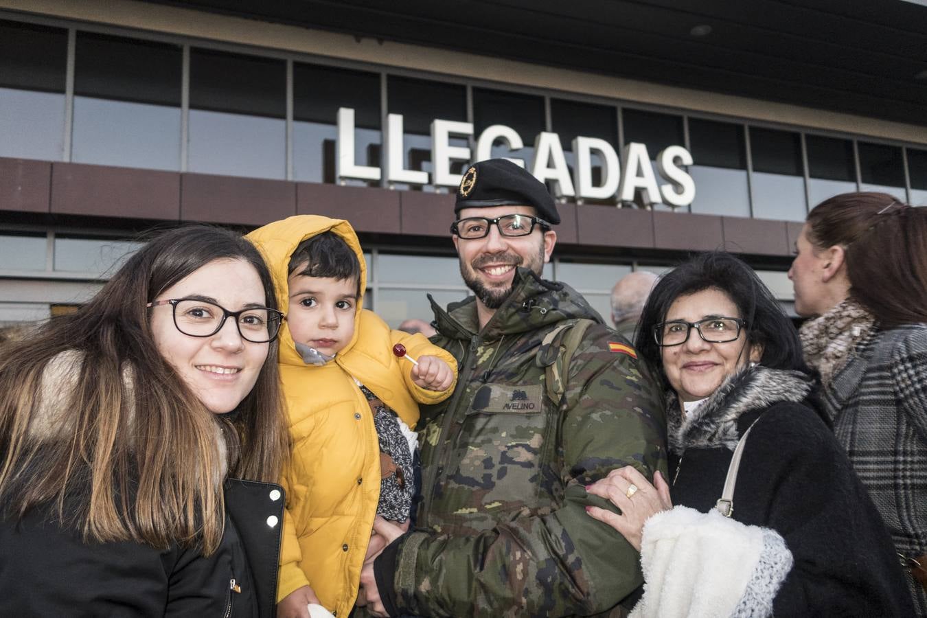 Los primeros militares de la Brigada Extremadura regresan de Letonia el mismo día que se despide el general jefe Francisco Dacoba 
