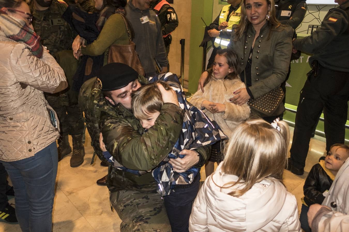 Los primeros militares de la Brigada Extremadura regresan de Letonia el mismo día que se despide el general jefe Francisco Dacoba 