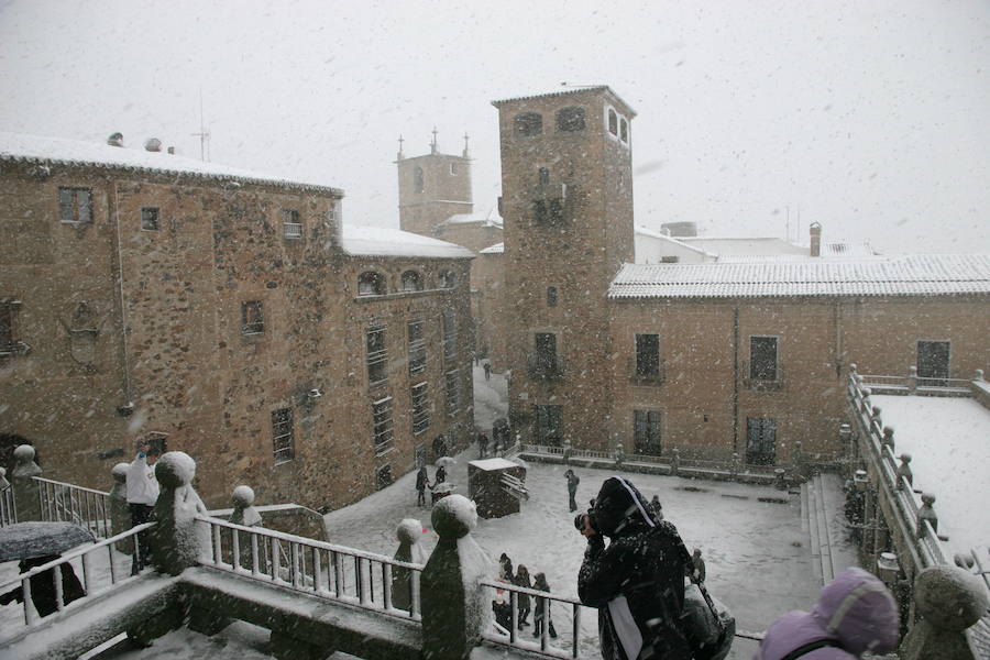 El 10 de enero de 2010 la mayor parte de Extremadura se cubrió de blanco. En la imagen, la parte antigua de Cáceres.