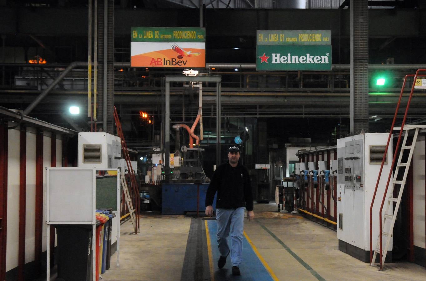 La empresa de vidrios Barbosa&Almeida asentada en Extremadura, más concretamente en Villafranca de los Barros, desea seguir creciendo. La fábrica que trabaja 24 horas al día, los 365 días al año, produce 3 millones de botellas al día