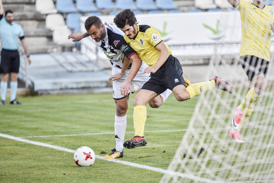 Guzmán, Álex Rubio y Fran Morante muestran el camino de la salvación ante el Écija