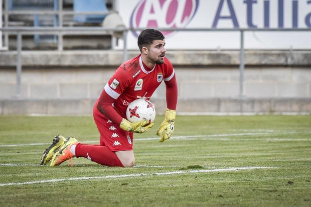 Pol Ballesté debutó el domingo en la portería del Badajoz. ARNELAS