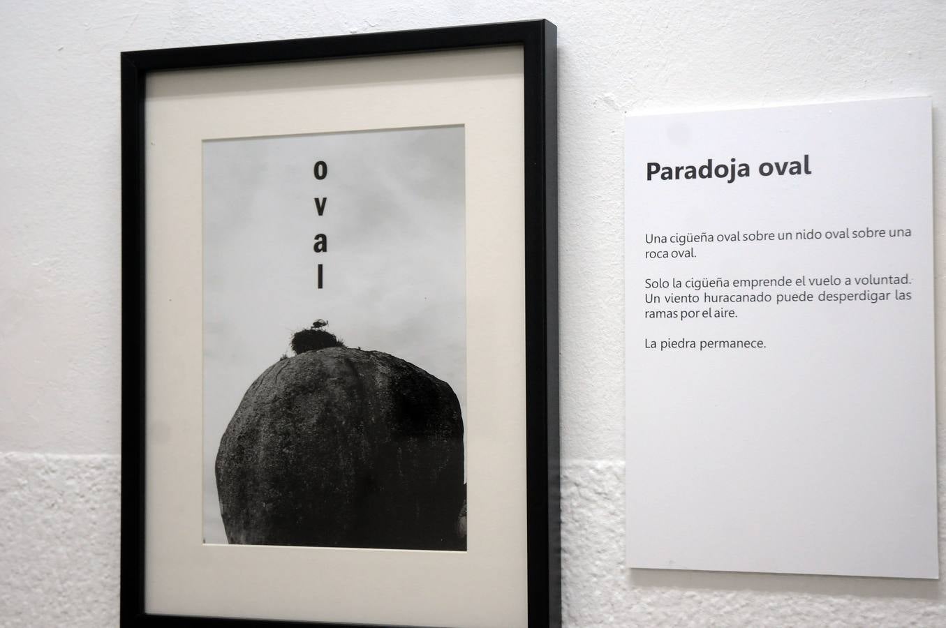 lL periodista Teresa Chaparro Yedro y el escritor Jaime Covarsí Carbonero presentan “Phantasmata”. Nos ofrece una construcción particular entre imagen y discurso. La fotografía se constituye en materia para el texto y se ofrece como una oportunidad ilimitada para la palabra. La exposición se puede visitar en La Escuela de Arte y Superior de Diseño de Mérida ESAD hasta ell 31 de enero