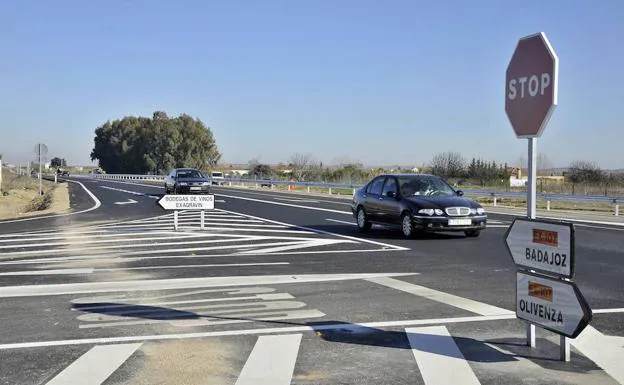 El Ayuntamiento de Badajoz insta a la Junta a convertir en autovía las carreteras de Olivenza y Cáceres