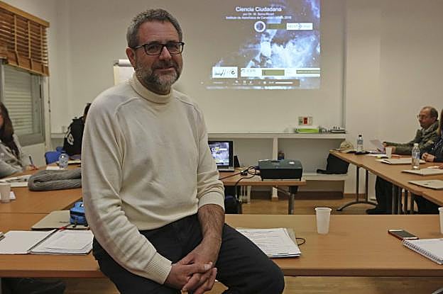 Miquel Serra-Ricart, en el aula de La Cocosa. :: J. M. Romero