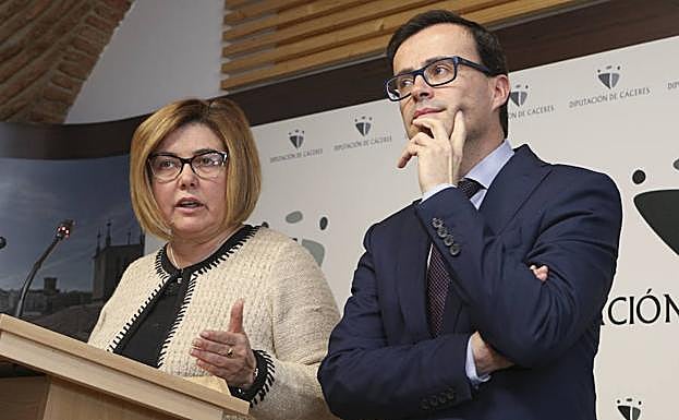 Miguel Ángel Gallardo y Rosario Cordero reunidos este lunes para tratar diversos aspectos como el de la Ley de la Memoria Histórica.