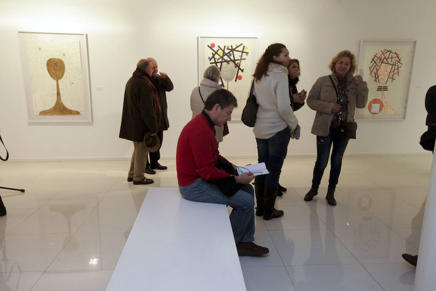La muestra de escultura y pintura puede verse en la sala El Brocense 