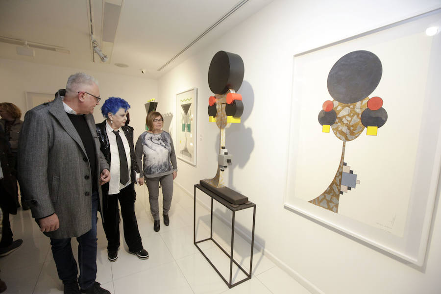 La muestra de escultura y pintura puede verse en la sala El Brocense 