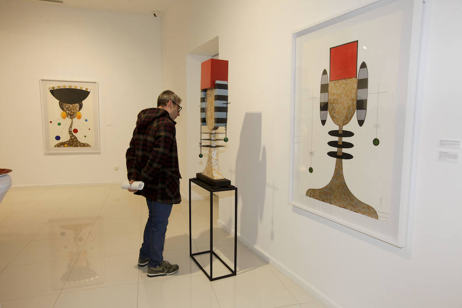 La muestra de escultura y pintura puede verse en la sala El Brocense 
