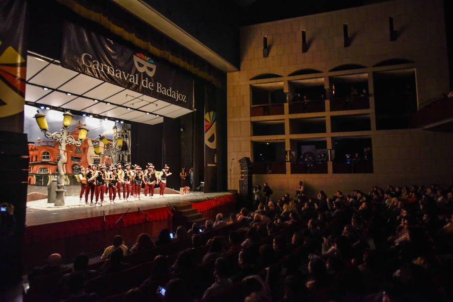 Los Chalaos han escogido un tipo muy arriesgado que no se entiende fácil ni engancha. Son locos que viven en el Casco Antiguo, al estilo de algunos personajes indigentes que hay en la ciudad