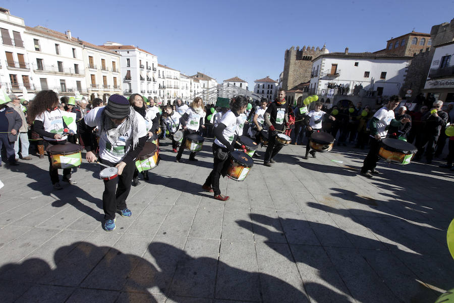 La alcaldesa Elena Nevado ha asistido a la protesta en la Plaza Mayor a título personal y como militante del PP