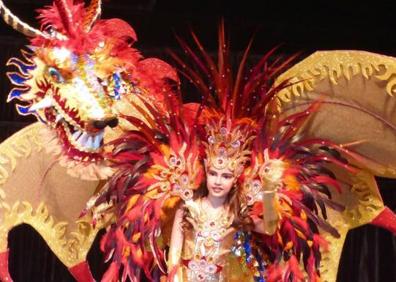 Imagen secundaria 1 - Este viernes serán coronadas las reinas del Carnaval de Navalmoral del 2018