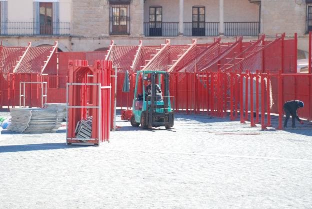 Montaje de la plaza de toros portátil. :: JSP