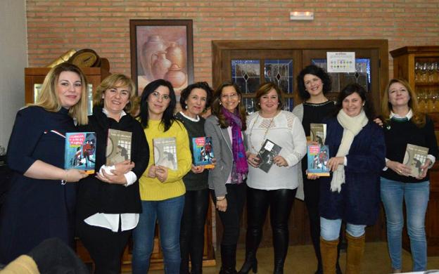 Profesores y padres participaron en el encuentro literario. :: e. d.
