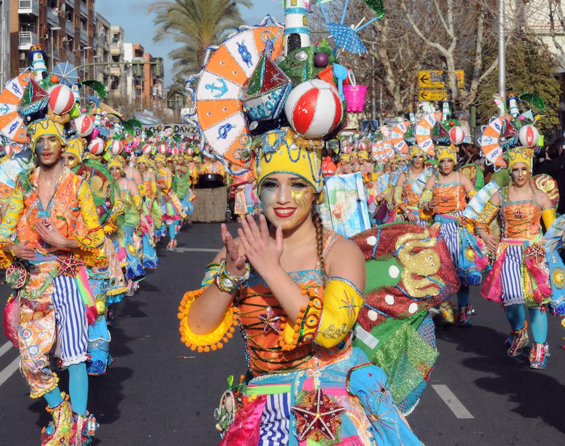 Las agrupaciones que participaron en el pasacalles de Mérida