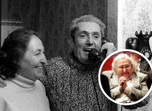 Camacho atiende el teléfono junto a Josefina tras ser indultado por el Rey en 1975. Abajo, su viuda en un homenaje al sindicalista. :: efe