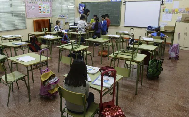 UGT no negociará plantillas de Secundaria mientras la Junta no recupere las 18 horas lectivas