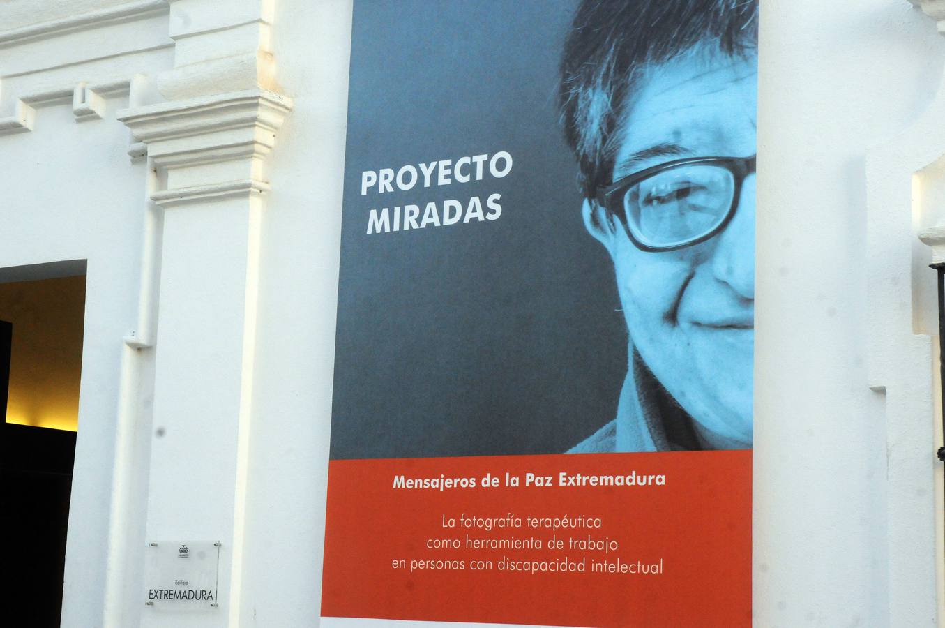 La Asamblea de Extremadura acoge, hasta el 28 de febrero, la exposición 'Proyecto Miradas', que está compuesta por unas 50 fotografías realizadas por personas con discapacidad del Centro Residencial y Familiar de Nuñomoral (Cáceres)