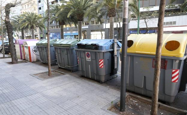 Contenedores de reciclaje de Ecoembres en Cáceres.