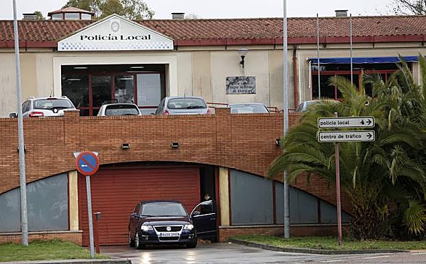 Dependencias de la Policía Local junto a la estación de Renfe:: LORENZO CORDERO
