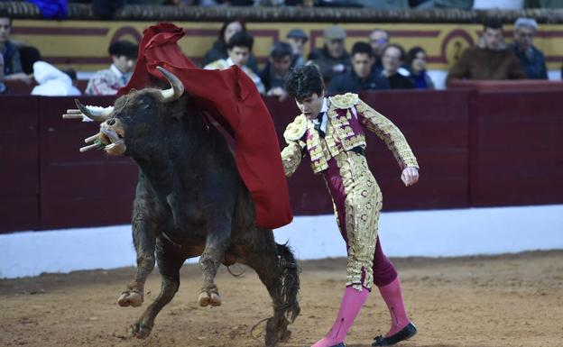 Pase de pecho de Toñete al cuarto.: J.V. ARNELAS