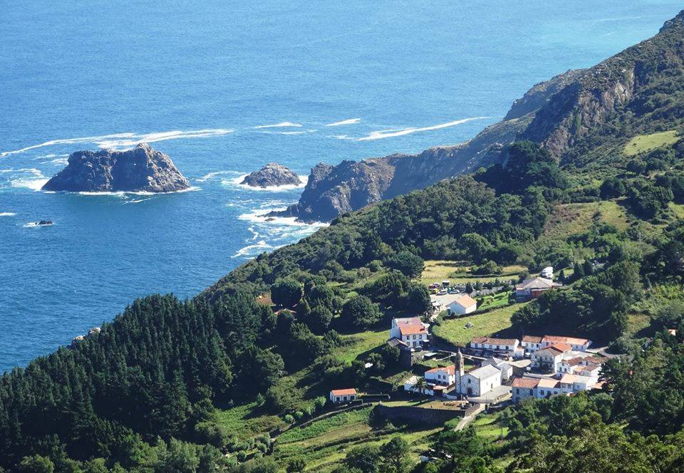 9-San Andrés de Teixido, donde “va de muerto el que no ha ido de vivo”.