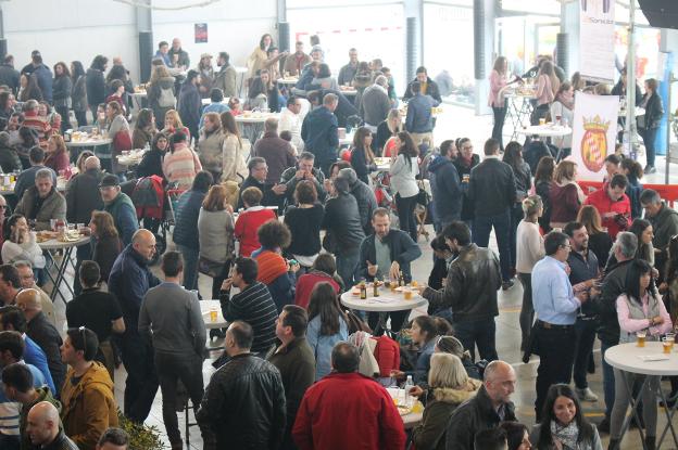 Ambiente del sábado en el Mercado Gastronómico. :: I. AMBRONA