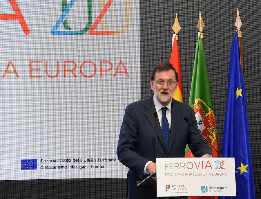 Rajoy ha asistido a la firma de la Declaración de Servicio Público de los vuelos desde el Aeropuerto de Badajoz, y se ha encontrado con el primer ministro de Portugal, Antonio Costa, en Elvas