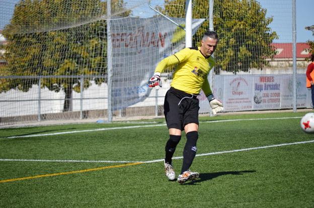 Manu durante el partido del Calamonte ante el Extremadura B del pasado domingo. :: FELIPE J. DELGADO